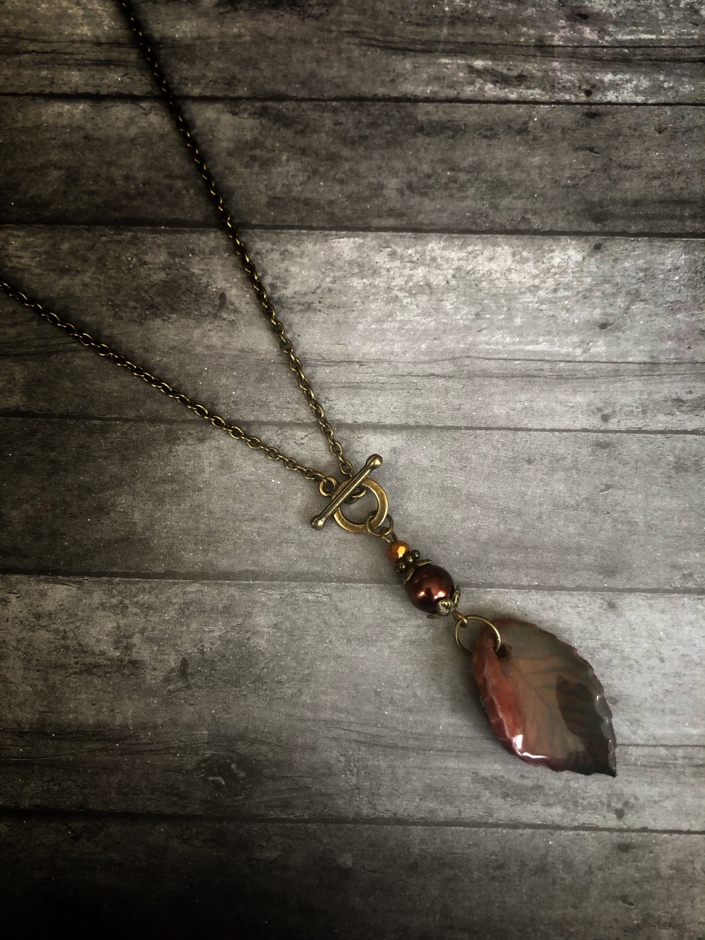 Clay Leaf Toggle Tied Short Necklace